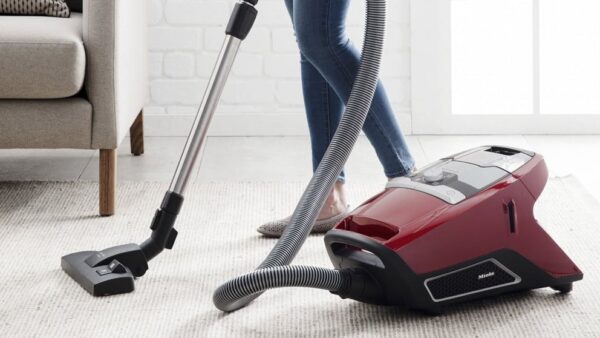 Miele Blizzard CX1 Cat and Dog Bagless Vacuum Cleaner-3